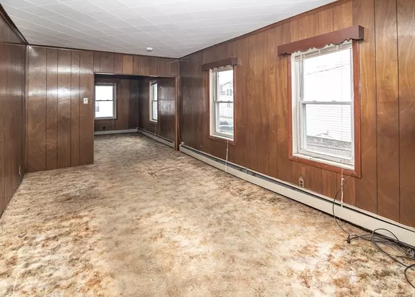 Webster, MA 01570,21 Park St