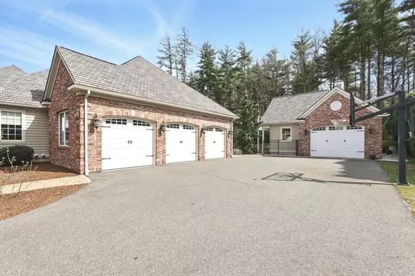 East Longmeadow, MA 01028,19 Peachtree Road