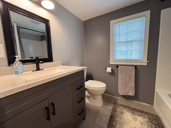 Uxbridge, MA 01569,15 Boston St