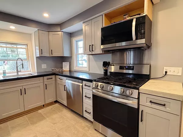 Uxbridge, MA 01569,15 Boston St