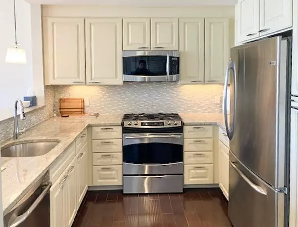 Hingham, MA 02043,23 Shipyard Drive #303