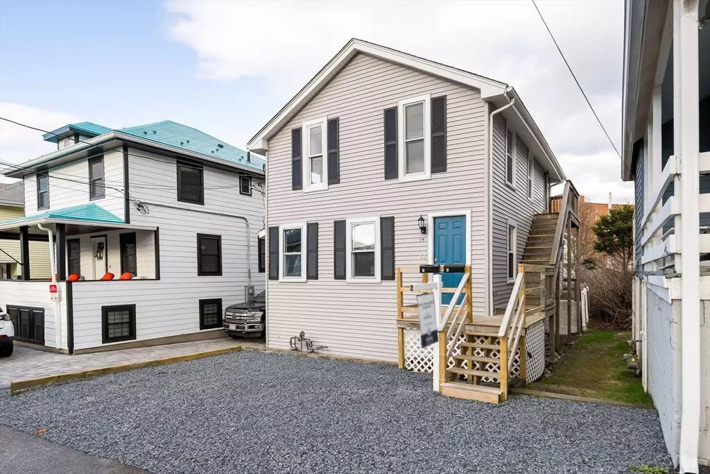 Hull, MA 02045,19 Berkley Rd