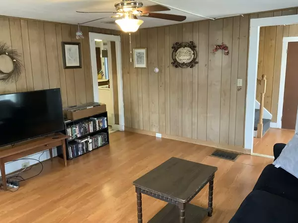 Greenfield, MA 01301,88 Deerfield St