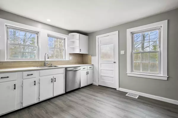 Tyngsborough, MA 01879,9 Oakridge Avenue