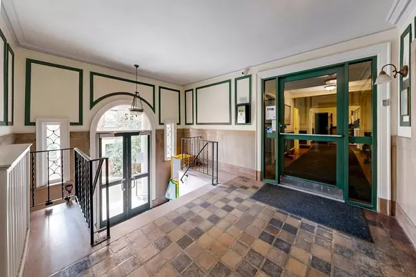 Cambridge, MA 02138,52 Garden St #49