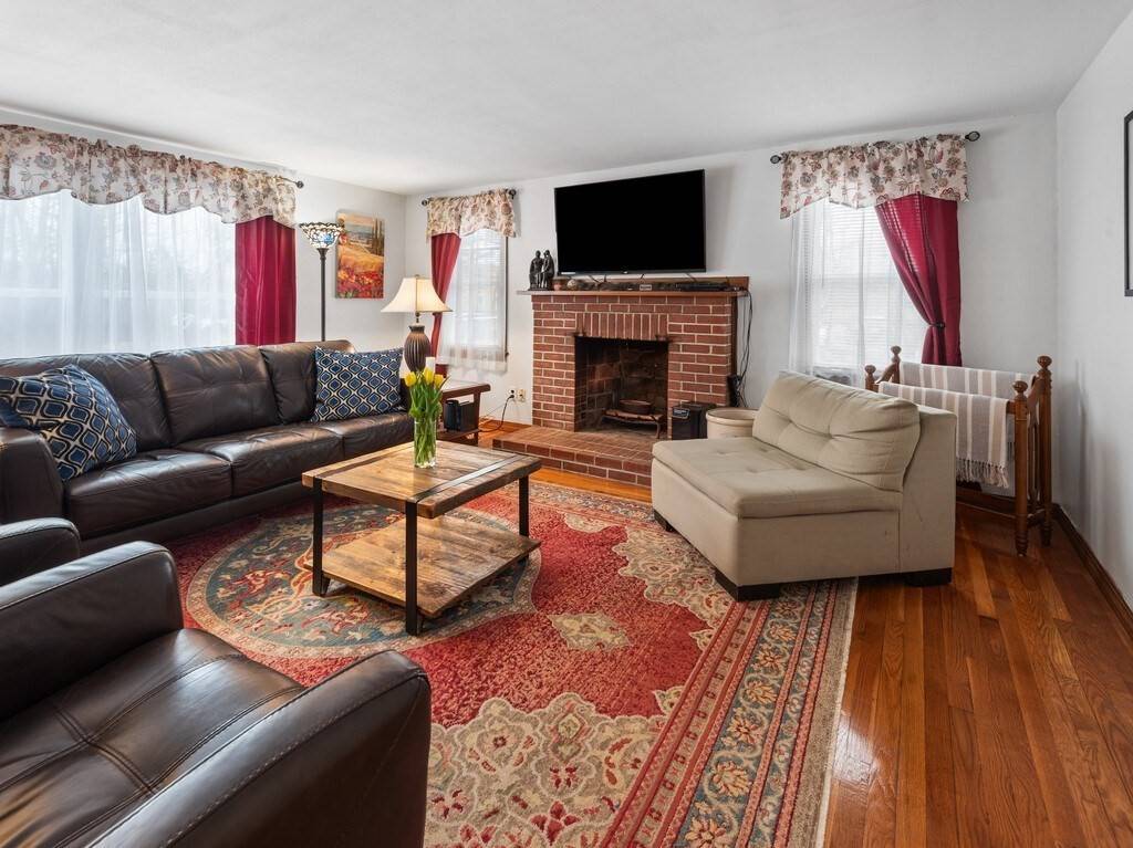 12 Meadowbrook Circle Rutland, MA 01543