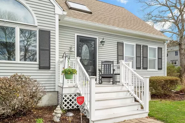 Falmouth, MA 02536,18 Seabrook Dr