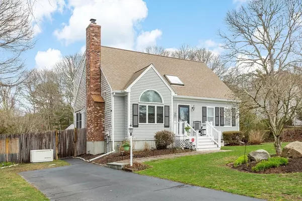 18 Seabrook Dr, Falmouth, MA 02536