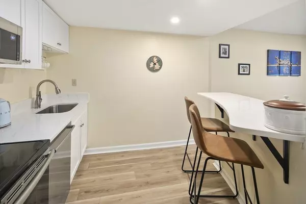 Chelsea, MA 02150,165 Cottage Street #213