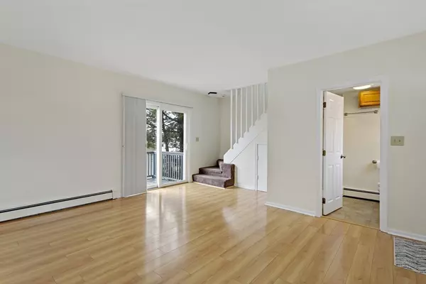 Bourne, MA 02532,6 Wallace Ave #1
