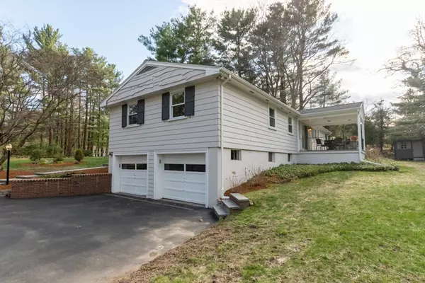 Westwood, MA 02090,44 Blue Hill Drive