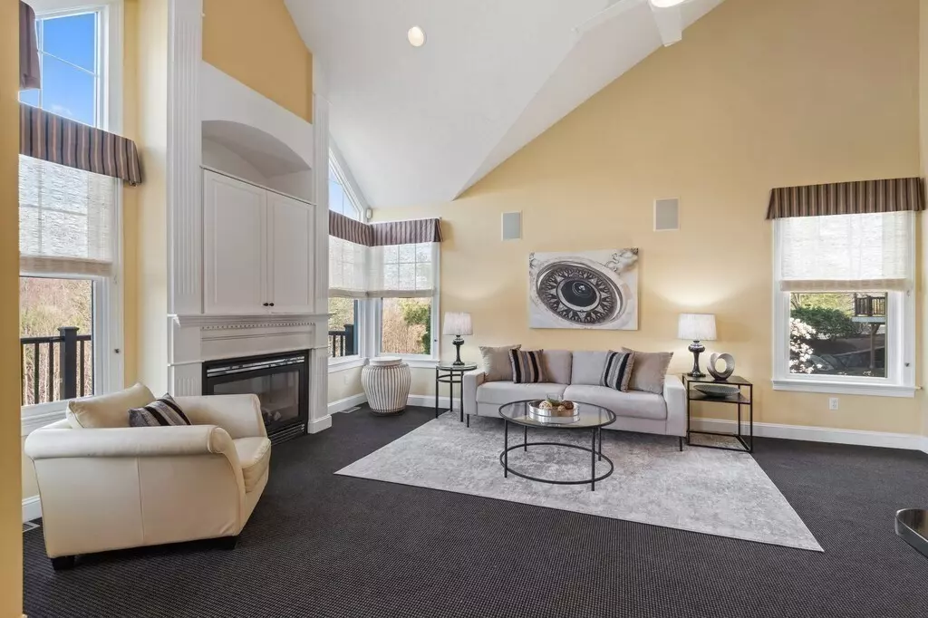 Southborough, MA 01772,5 Carriage Hill Cir #5