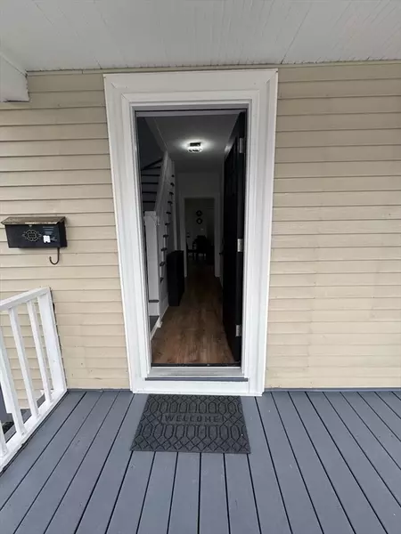 48 Santa Barbara St, Springfield, MA 01104