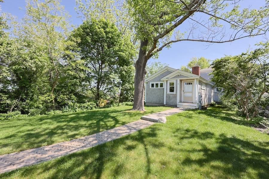 9 Landmark Ln, Rockport, MA 01966