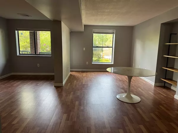 Lynn, MA 01902,50 S Common Street #104
