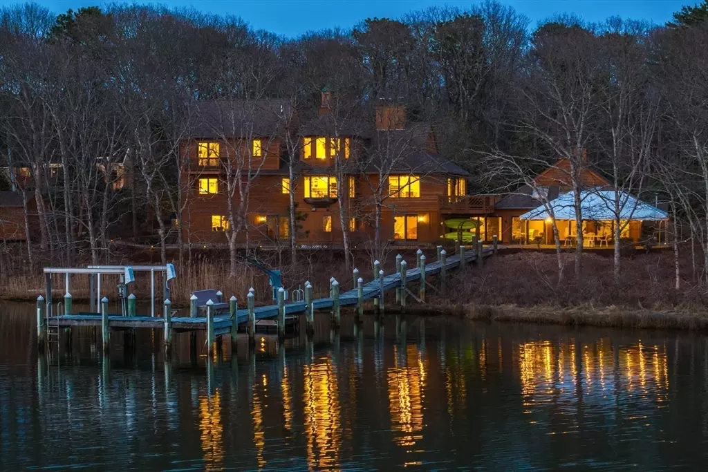 Falmouth, MA 02536,123 Green Pond Rd