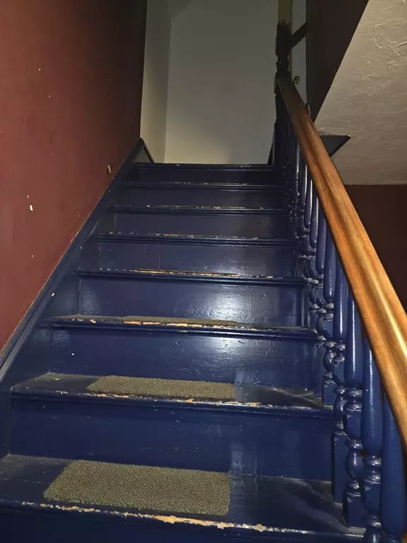 Lowell, MA 01850,8 W 11th