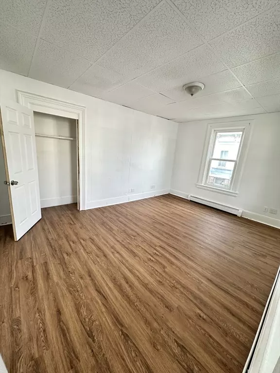 Holyoke, MA 01040,391 Pleasant St