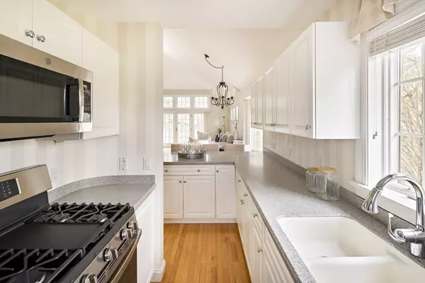 Wakefield, MA 01880,410 Salem #101