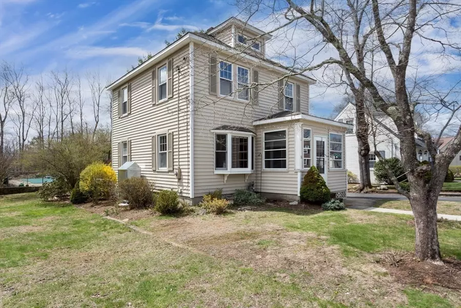 32 Farrington St, Franklin, MA 02038