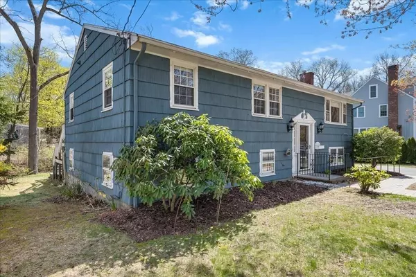 Hingham, MA 02043,4 Del Prete Dr