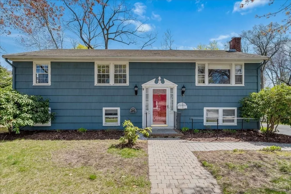 Hingham, MA 02043,4 Del Prete Dr