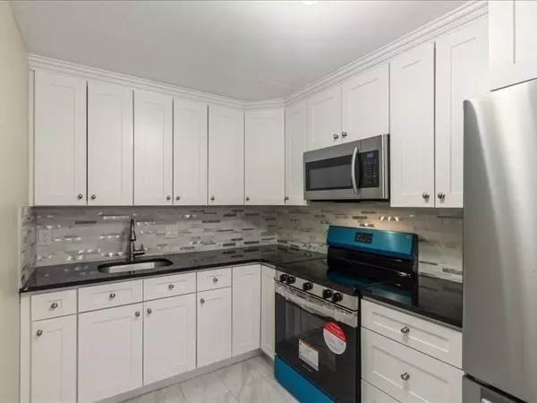 Newton, MA 02460,73 Walnut St #1