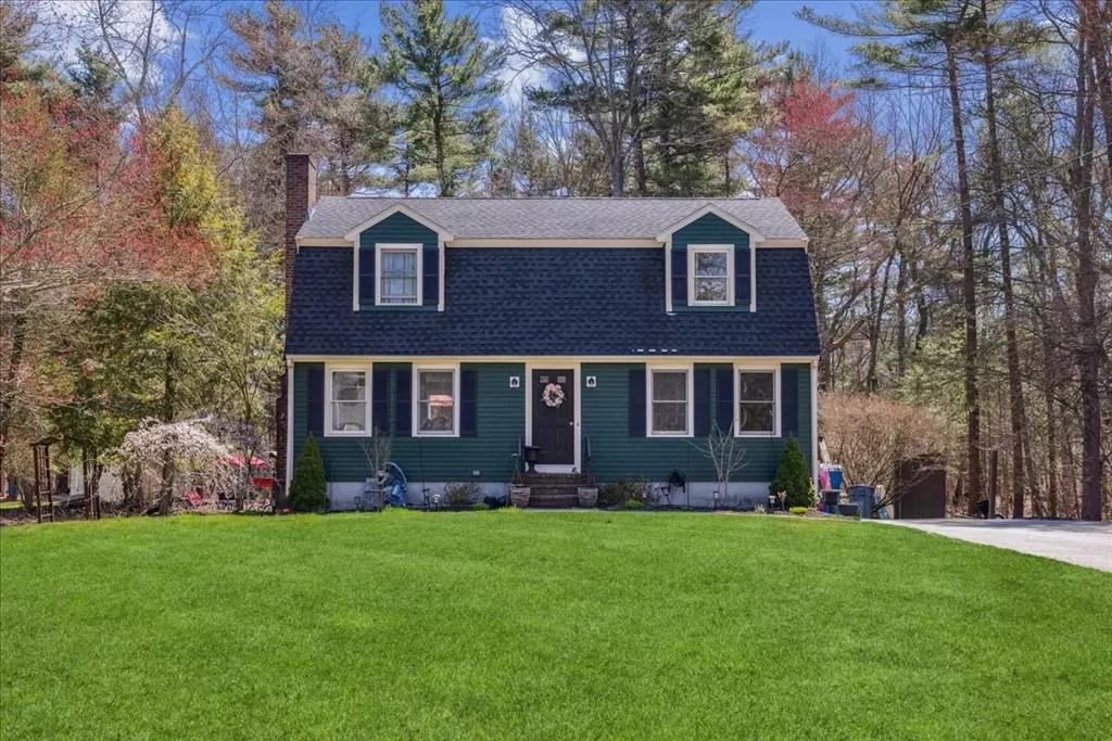 East Bridgewater, MA 02333,14 Fieldcrest Lndg