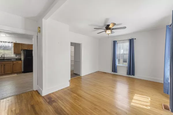 Hopedale, MA 01747,5 Inman Street #5