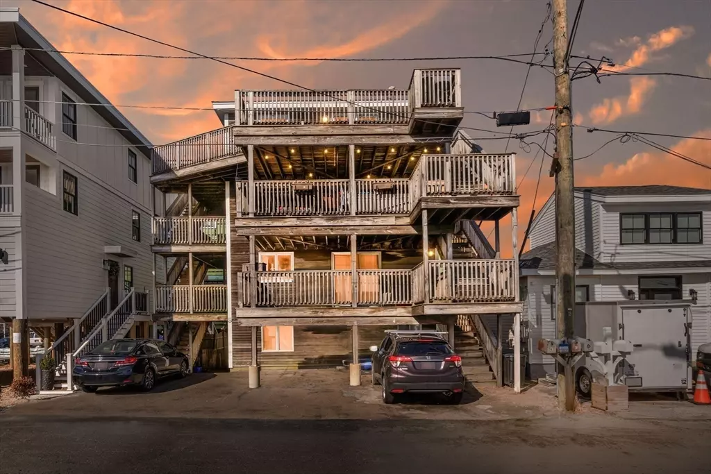 Salisbury, MA 01952,7 Shea St #4