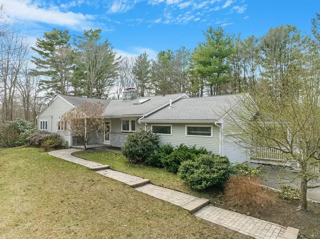 Medfield, MA 02052,281 South St