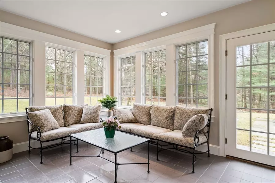 5 Powissett St, Dover, MA 02030