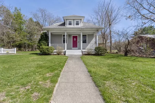 31 Bloomfield St, Seekonk, MA 02771