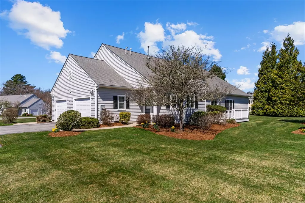 Westport, MA 02790,25 Village Way #25