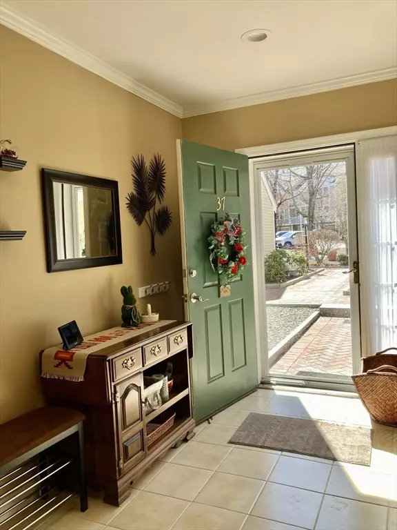 Holden, MA 01522,37 Village Way #37