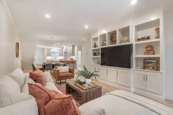 165 Cambridge Rd #10, Woburn, MA 01801