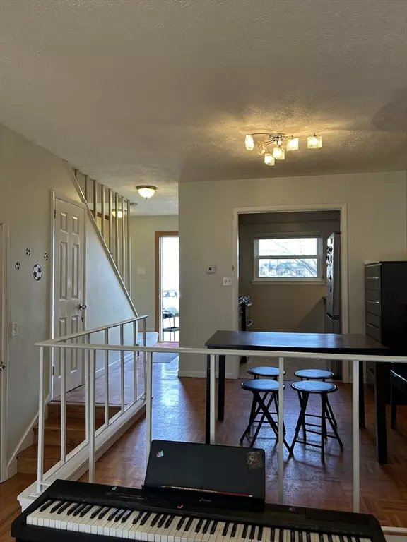 Agawam, MA 01001,142 Autumn St #H