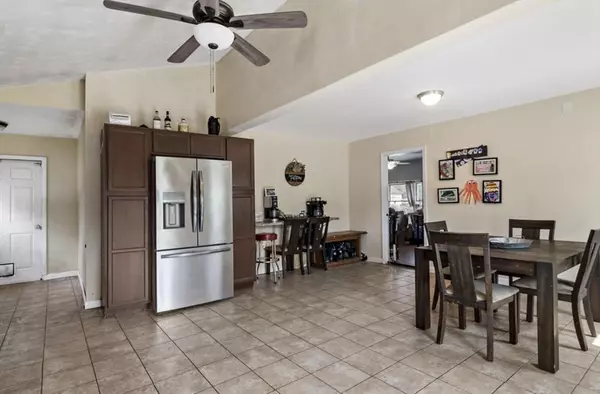 Swansea, MA 02777,356 Old Fall River Rd