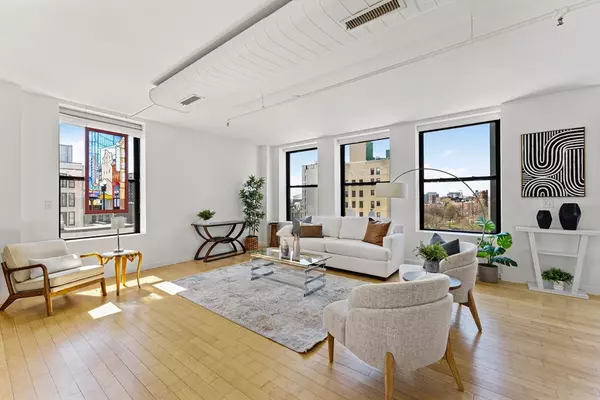 Boston, MA 02111,453 Washington St #10E