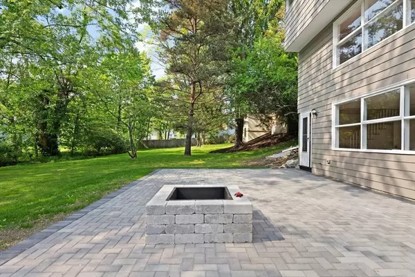 Winchester, MA 01890,7 Thornberry Road
