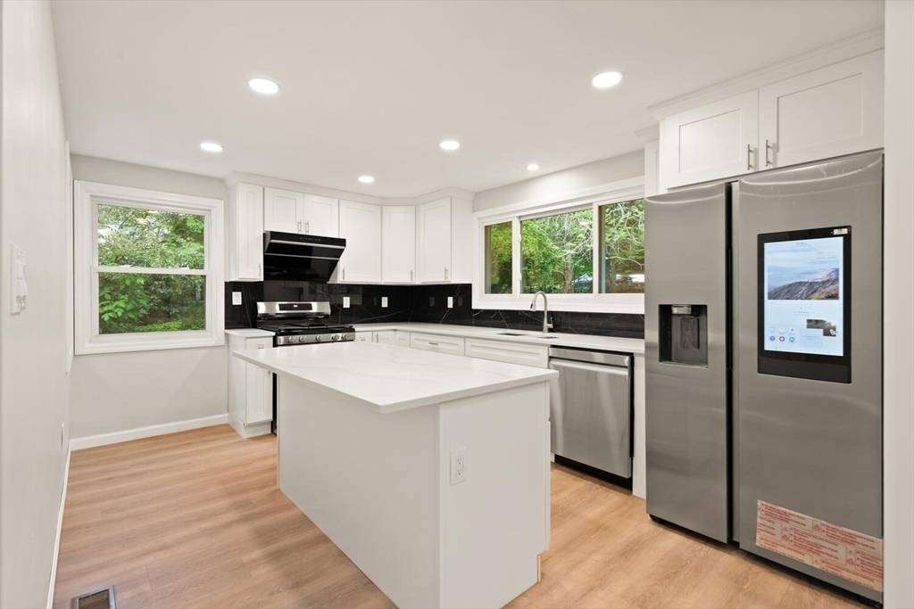 Winchester, MA 01890,7 Thornberry Road