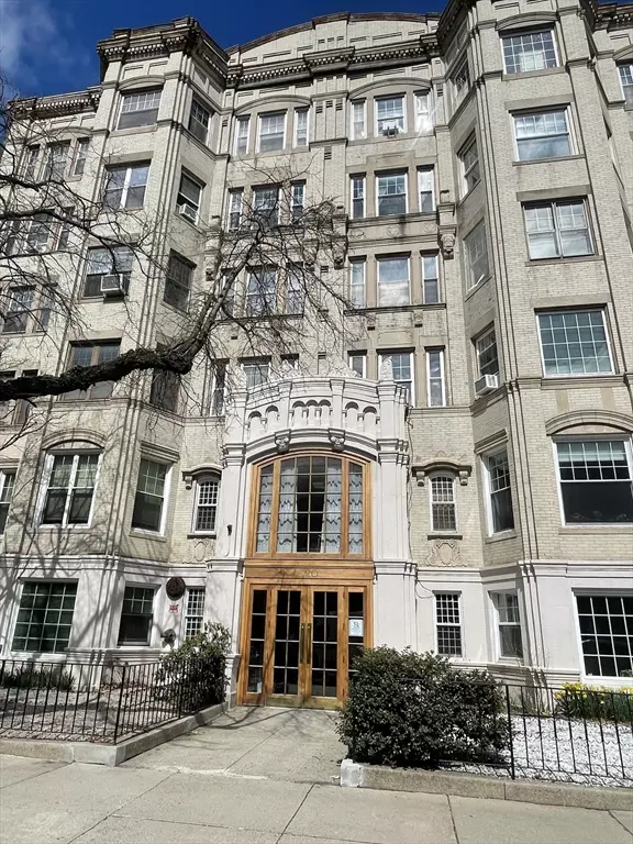 Boston, MA 02115,520 Beacon Street #4C