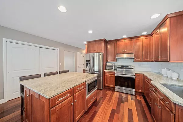 Marshfield, MA 02050,907 S River St