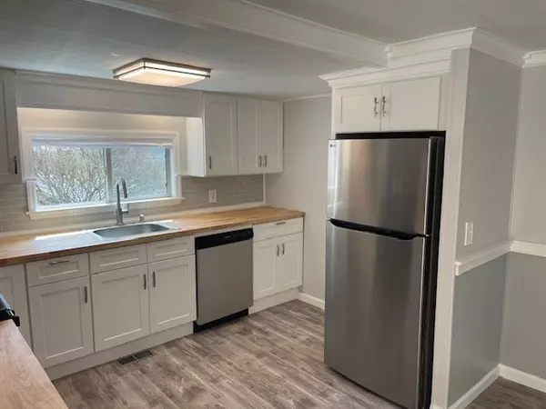 10 Willow Circle, Brimfield, MA 01010