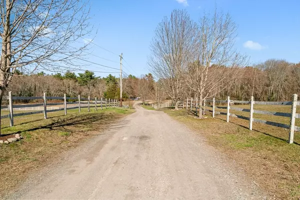 Rochester, MA 02770,714 Snipatuit Rd