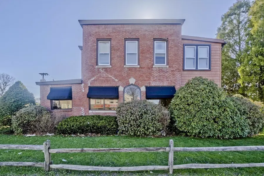 635 Grattan St, Chicopee, MA 01020