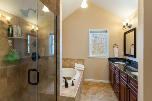 Tiverton, RI 02878,368 Cottrell Rd