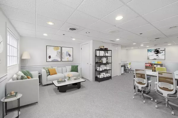 Marblehead, MA 01945,2 Market Sq #3
