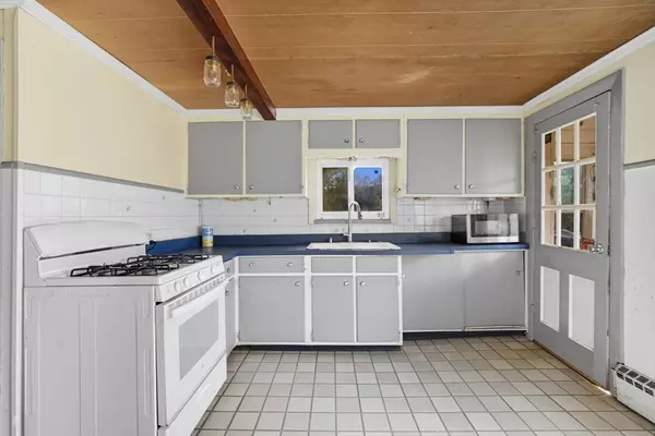 Southwick, MA 01077,8 N Longyard Rd