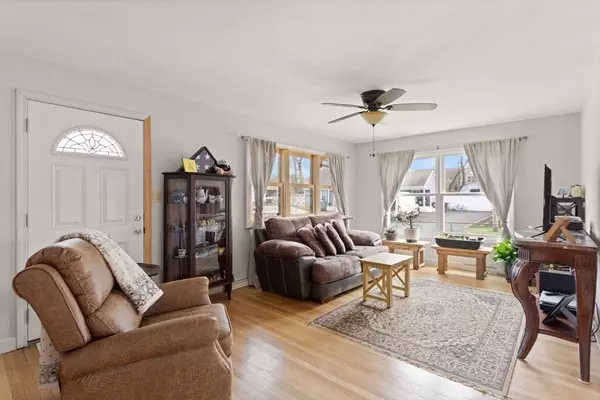 Acushnet, MA 02743,15 Pershing Ave